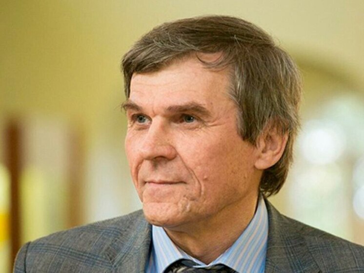 Известному археологу, крупнейшему специалисту по русской нумизматике допетровского времени и древнерусской сфрагистике, выдающемуся исследователю средневекового Новгорода, доктору исторических наук, члену-корреспонденту РАН Петру Григорьевичу Гайдукову сегодня исполняется 70 лет. Об этом сообщили в Институте археологии Российской академии наук.