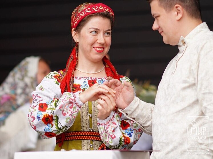 Влюбленные из Хакасии поженились на фестивале «Мир Сибири»