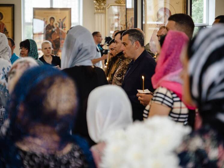 Хинштейн простился с курским мальчиком, закрывшим маму во время атаки ВСУ