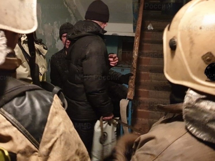 В Екатеринбурге 18 человек эвакуировались из пятиэтажки из-за пожара в электрощитовой