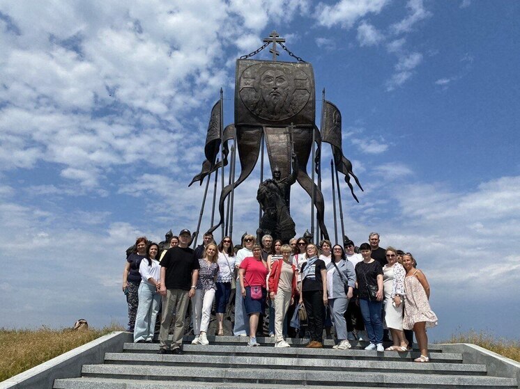 Коллектив областного суда почтил память защитников Отечества