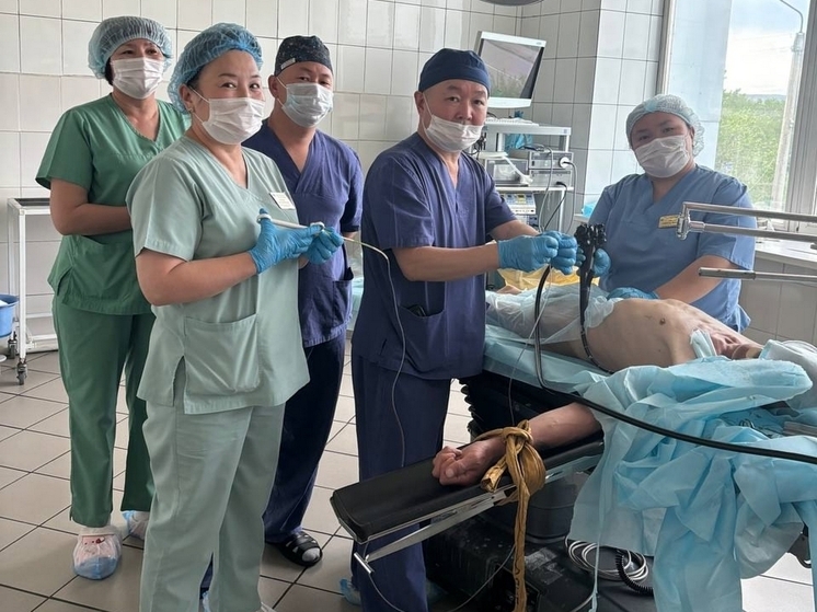 Врачи в Тыве достали из желудка пациента 27 зажигалок