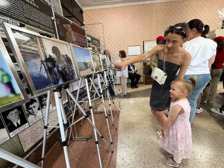 Росгвардейцы организовали фотовыставку для жителей Херсонской области