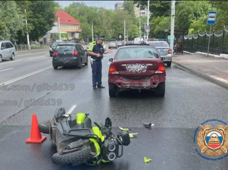 В Калининграде случилось ДТП с пострадавшим подростком на мопеде