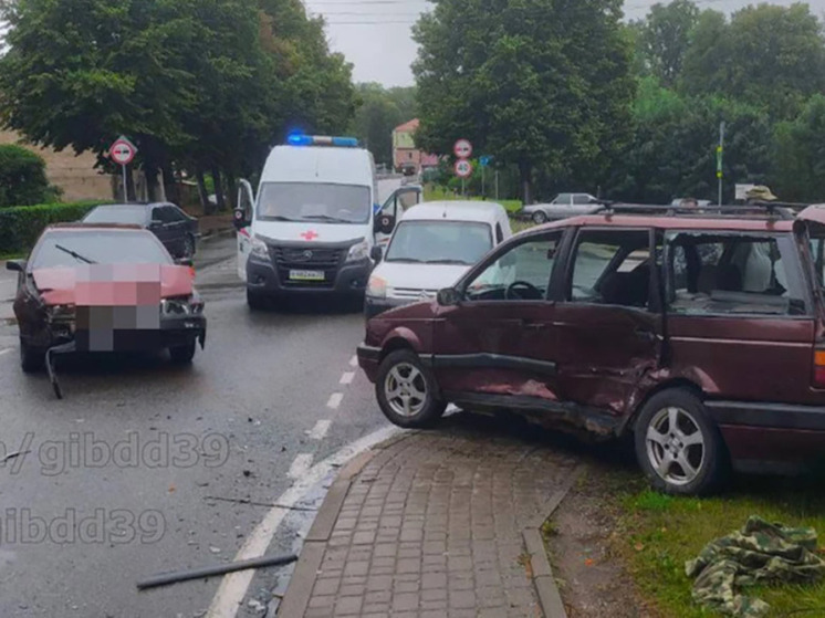 В Правдинске при столкновении двух машин у вокзала пострадала женщина