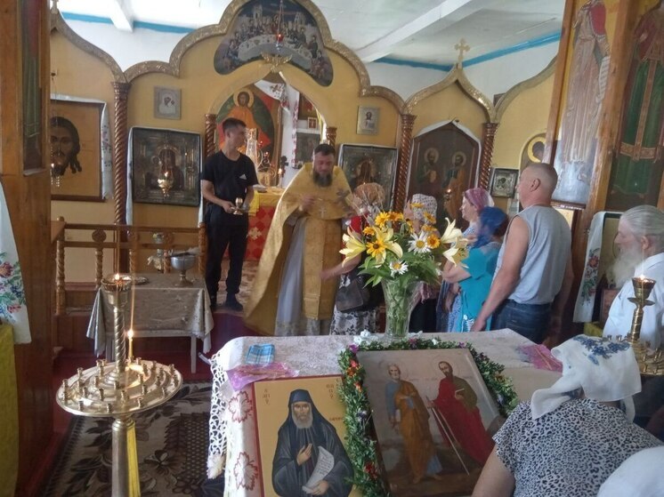В храме Молочанска состоялась праздничная литургия в честь памяти апостолов Петра и Павла