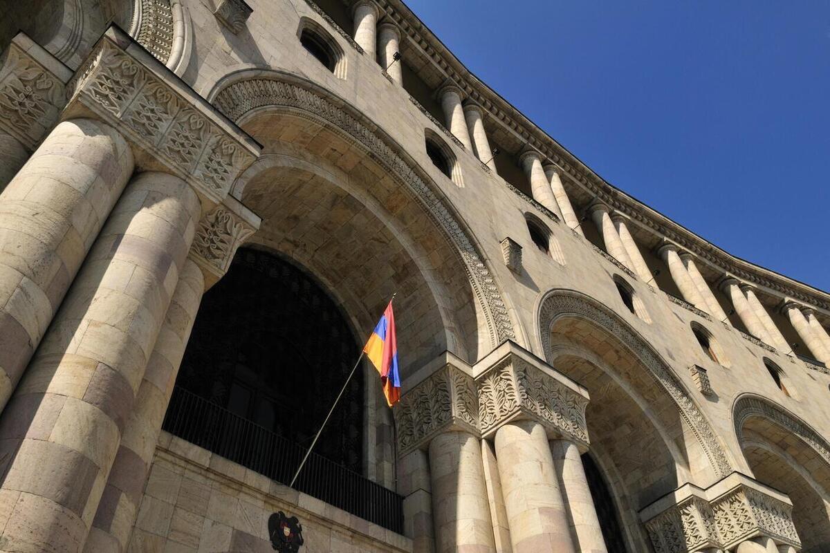 Карабахские армяне начали сидячую протестную акцию на площади Свободы в Ереване