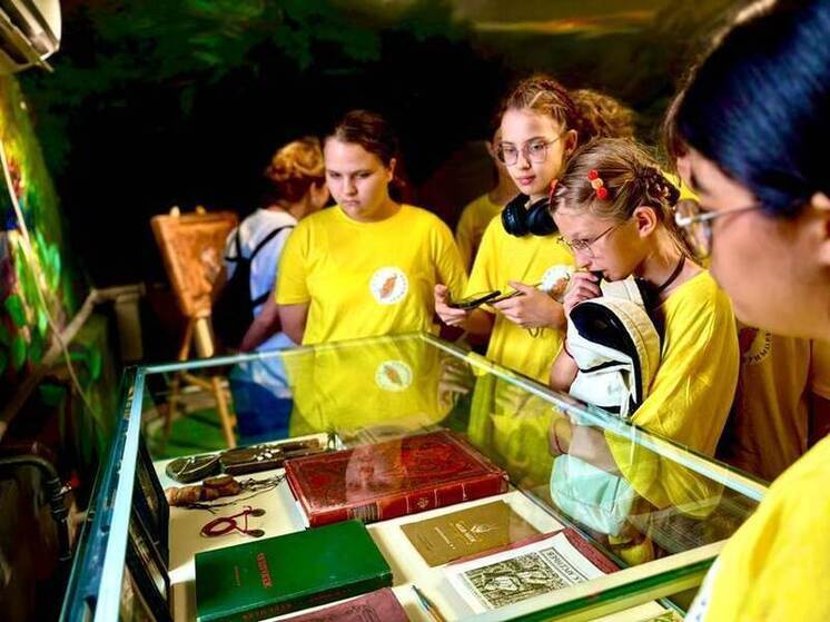 Школьники Приморья обучились основам станковой живописи