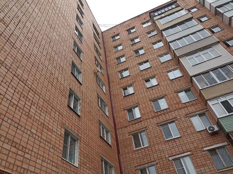 Прокуратура вмешалась в ситуацию с плохим состоянием крыши дома в Сорске