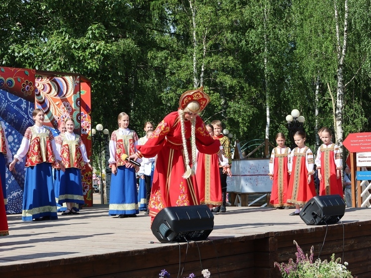 В Карпогорах открыли «Петровскую ярмарку»