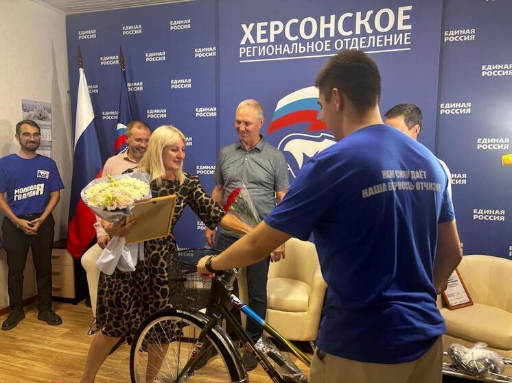 Сальдо: вручил награды от ЕР победителям конкурса «Земский почтальон»