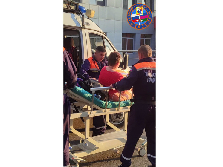 Сочинские спасатели помогли туристке, травмировавшей колено