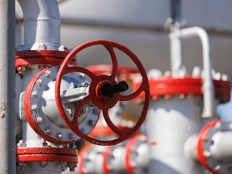 Хотя нефти на мировом энергетическом рынке с каждым днем становится все больше, котировки барреля, колеблющиеся возле отметки в $70, падать не собираются