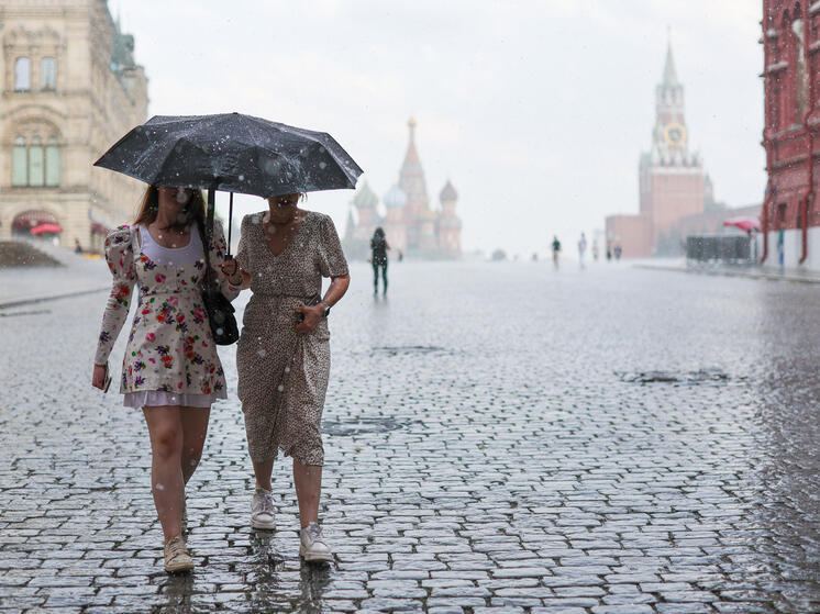 Москвичей ждет резкая смена погоды,  жара сменится дождями и "бархатным" летом