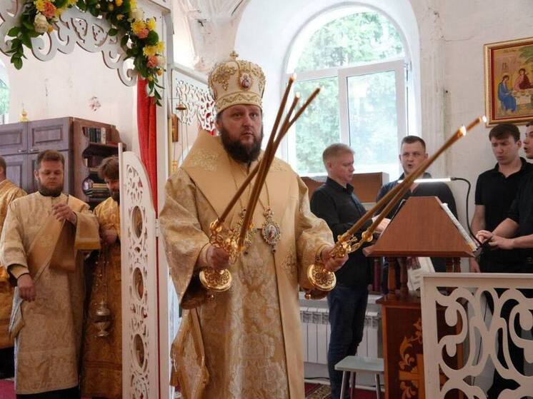 Служба в честь 12-ти апостолов прошла в поселке Авангард