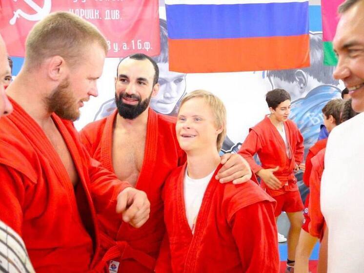 В Сочи чемпионы и тренеры сборной России по самбо встретились с юными спортсменами