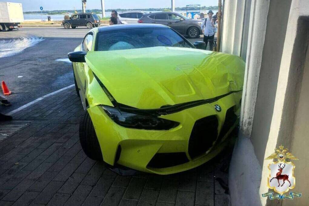 На один гоночный BMW в Нижнем стало меньше