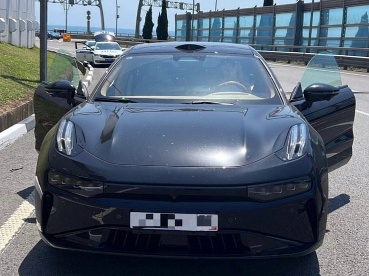 В Сочи привлекли к ответственности водителя иномарки, объезжавшего пробку вслед за каретой скорой помощи