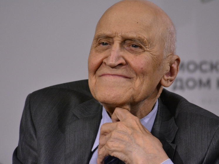88-летний Николай Дроздов, легендарный ведущий программы "В мире животных", был госпитализирован для проведения операции по замене коленных суставов