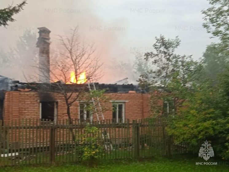 Пожар вспыхнул в доме в Дзержинском районе