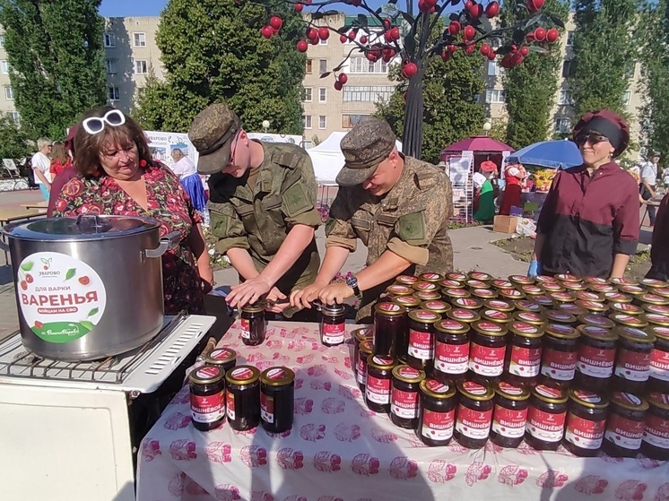 На тамбовском «Вишневарово» сварили более 300 литров варенья для участников СВО