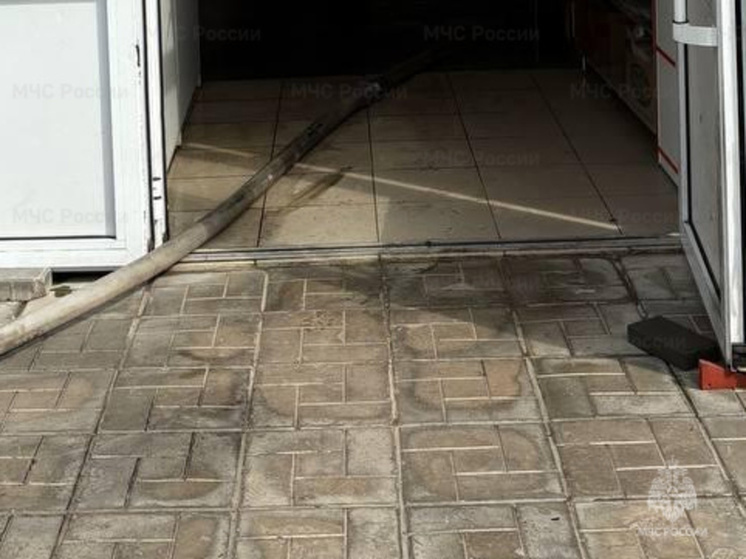 В центре Боровска загорелась торговая точка