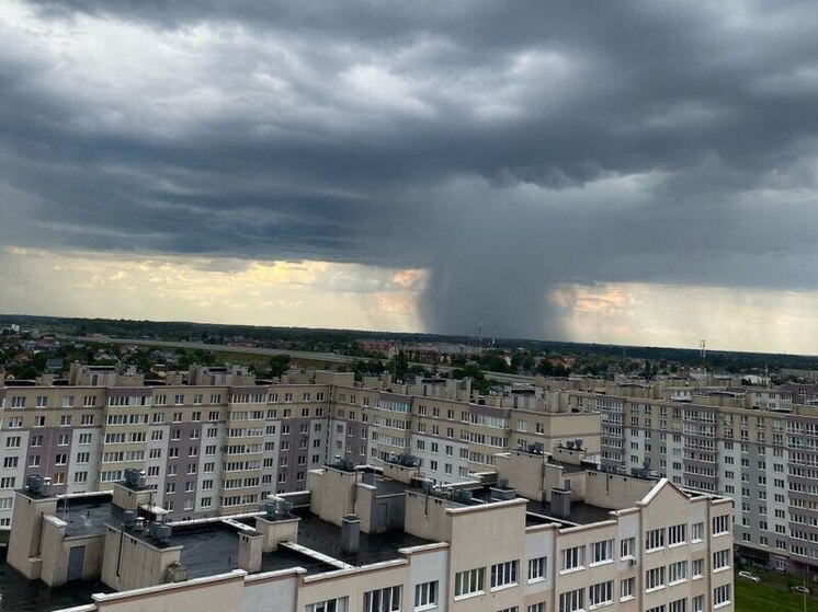 Калининградцам показали стену падения интенсивных осадков