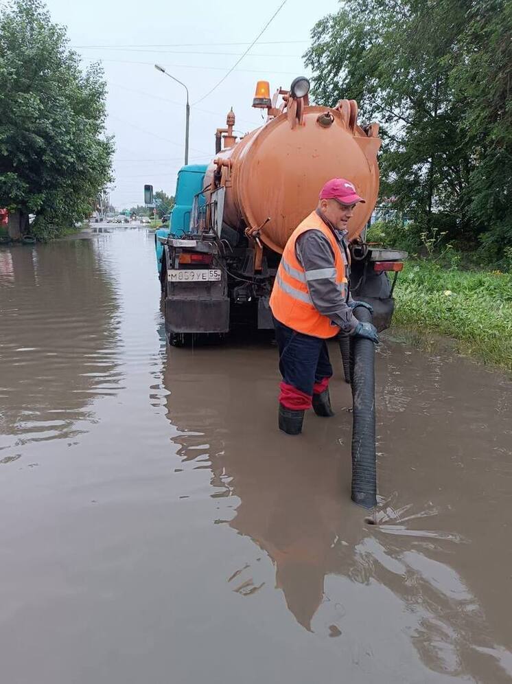 В Омске за выходные откачали более 650 кубометров воды