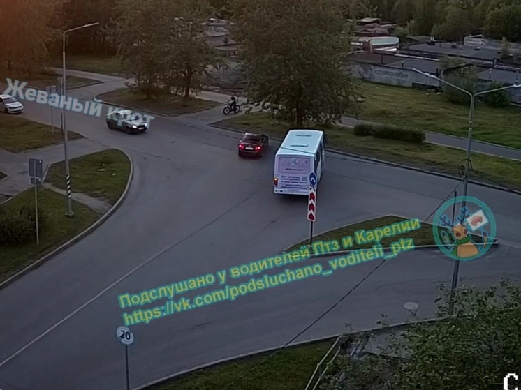 В Петрозаводске водитель иномарки, уходя от преследования, чуть не сбил велосипедиста