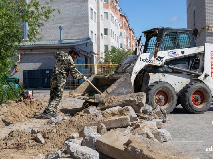 Вдоль дома на Матросова в Нарьян-Маре закипело благоустройство