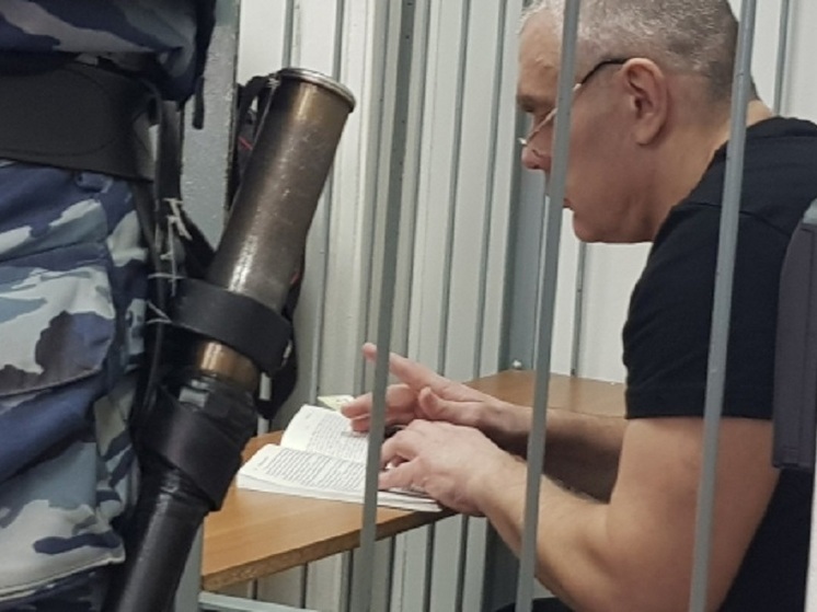 Следком Карелии направил ходатайство о продлении ареста экс-мэру Владимиру Любарскому ещё на два месяца