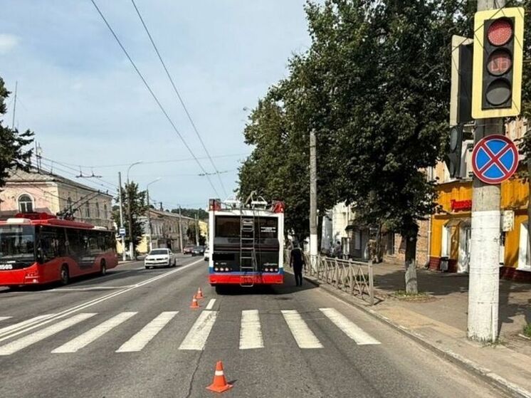 В Брянске троллейбус сбил 14-летнюю девочку