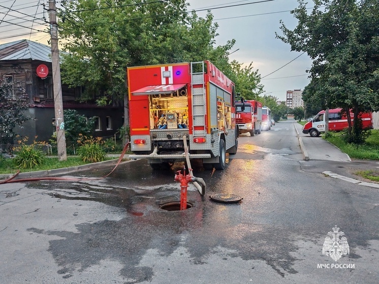 В поселке Горный пожарные ликвидировали возгорание сараев