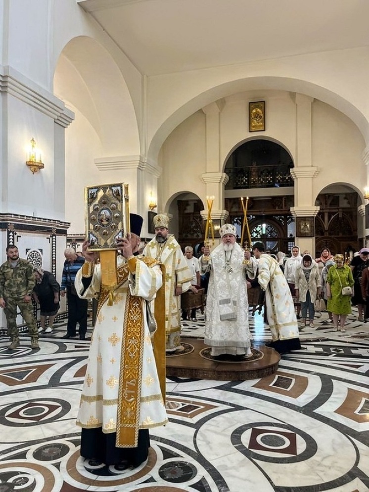 Митрополит Кирилл вернул Горловской епархии спасённые святыни