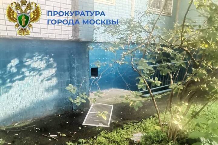 В Москве шестилетняя девочка выпала из окна девятого этажа