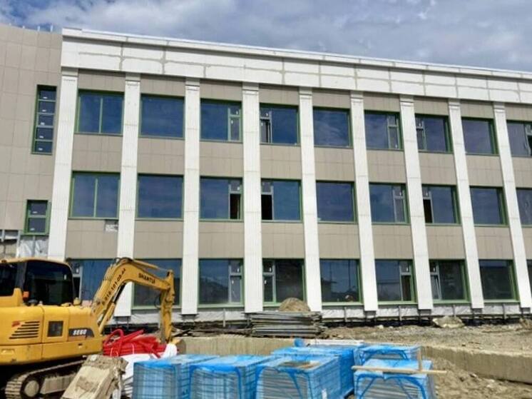 Новая школа на Лизы Чайкиной в Сочи готова на 90%