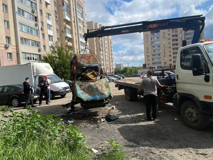 За полгода в саратовских дворах выявили 72 брошенных автомобиля
