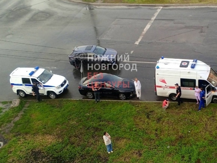 Женщина погибла после падения из окна многоэтажки в Нижнем