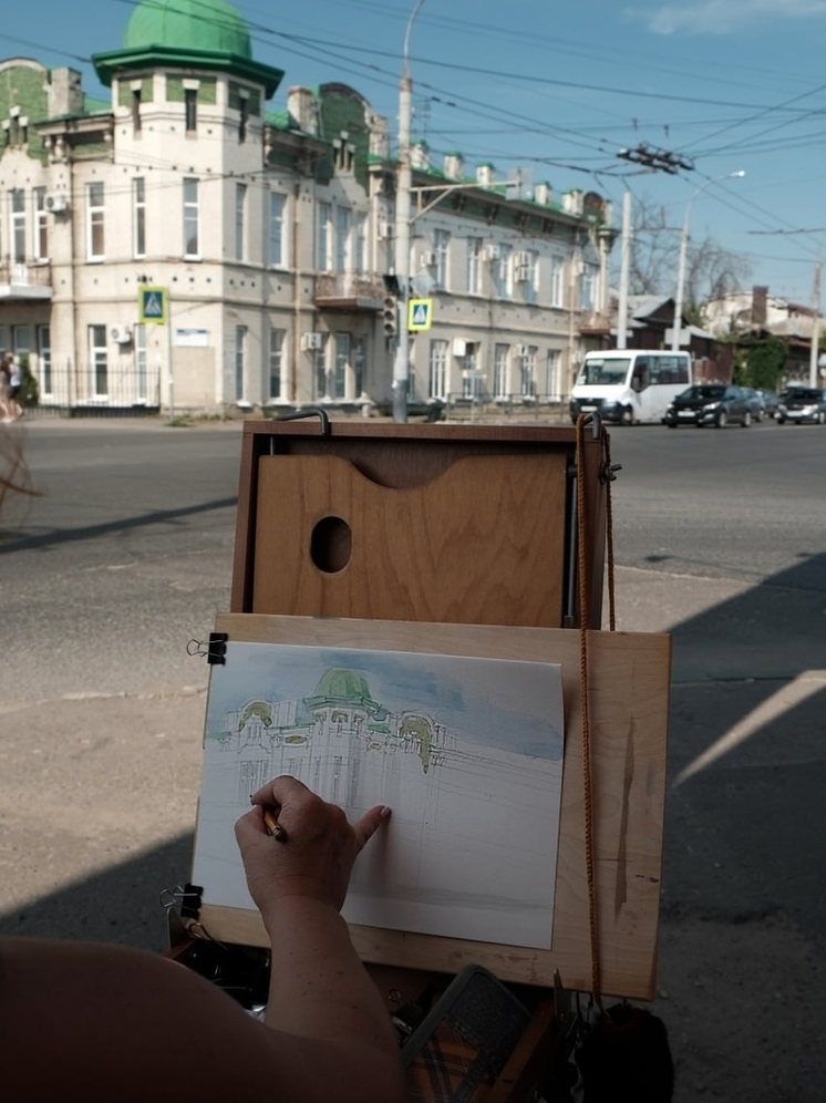 В центре Тамбова художники устроили пленэр после экскурсии по историческим местам