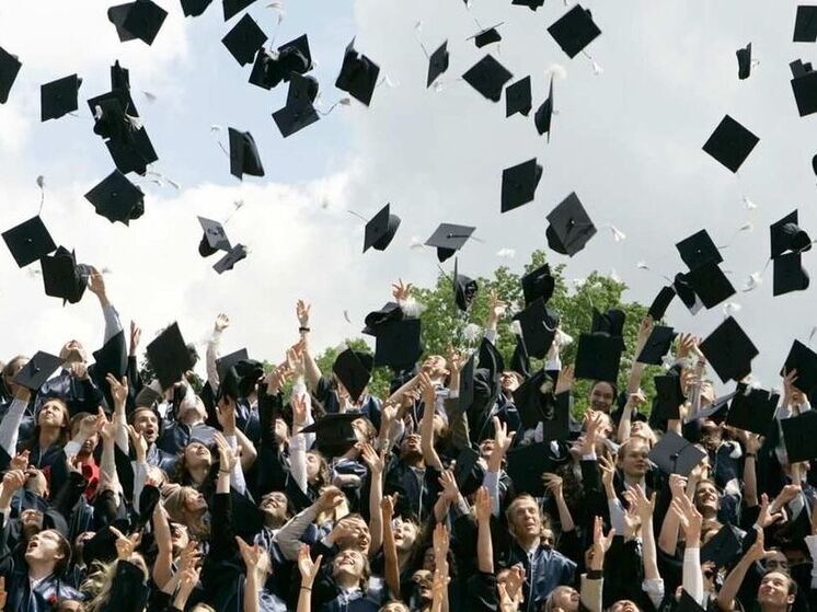 Сибиряки рассказали, как относятся к коллегам-студентам