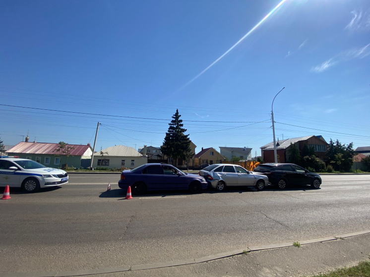 На западе Тамбова столкнулись три автомобиля