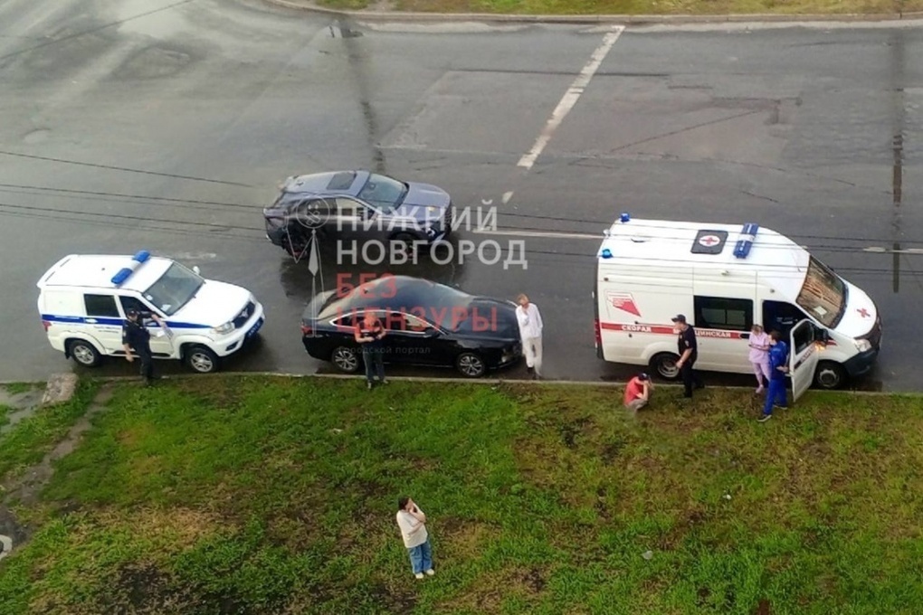 Женщина погибла после падения из окна многоэтажки в Нижнем
