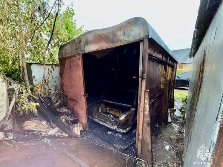 Автомобиль сгорел в Пскове