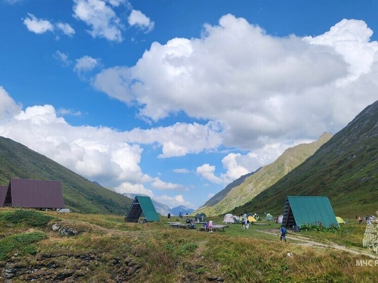 За выходные в горах Сочи спасатели МЧС дважды оказали помощь туристам