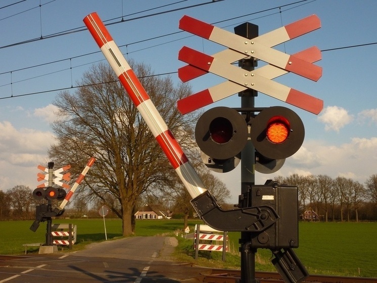 Псковичей могут лишить прав за проезд через железнодорожные переезды