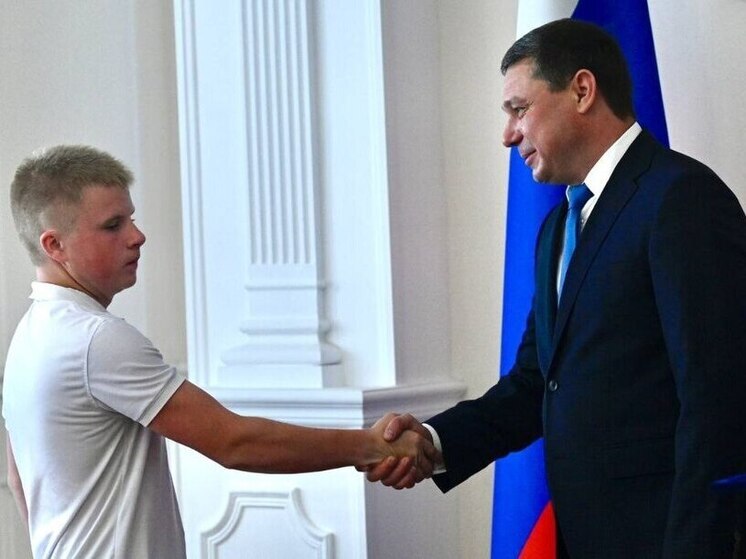 Врио главы Тамбовской области вручил подарок школьнику из Пичаево