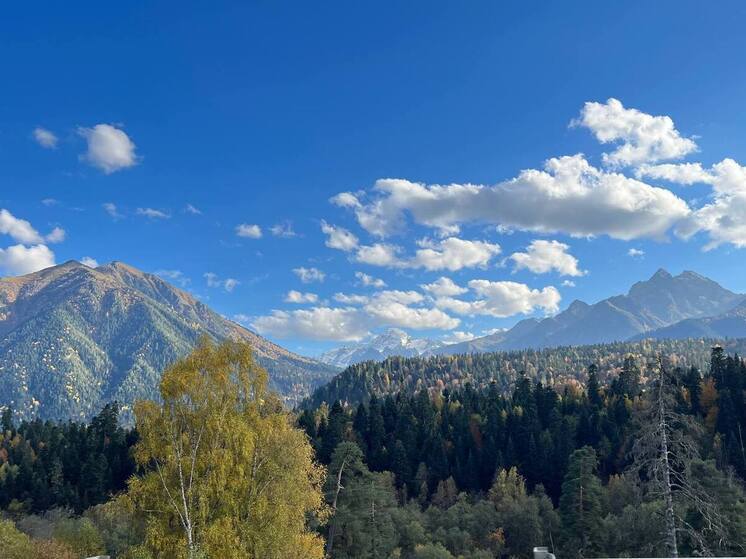 В Карачаево-Черкесии перевернулся туристический внедорожник: пострадали 7 туристов