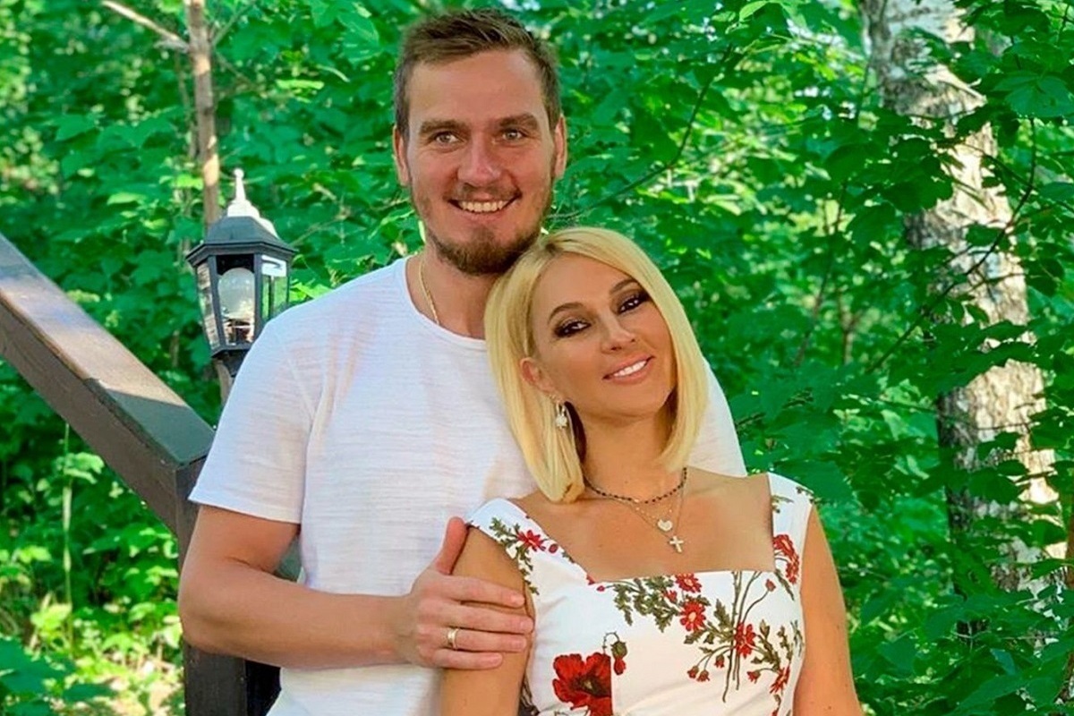 Ведущая устала спасать супруга