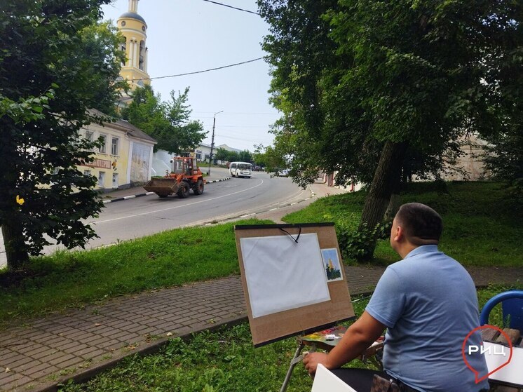 Художники из Узбекистана рисуют Боровск на пленэре