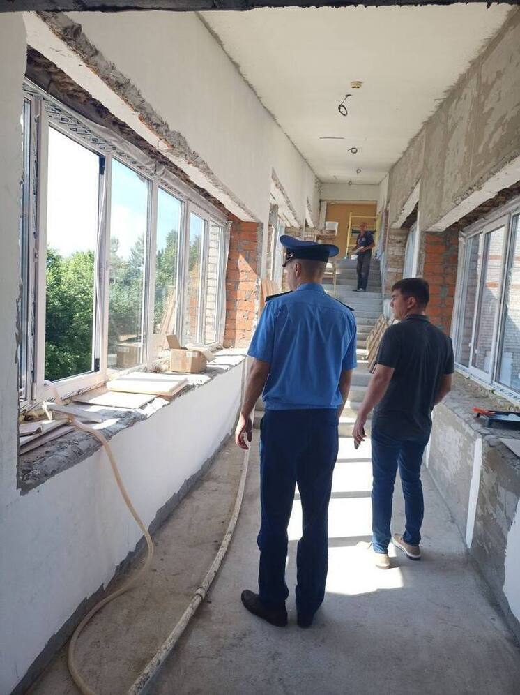 Прокуратура проверила ход капремонта поликлиники в Аликово: работы в графике